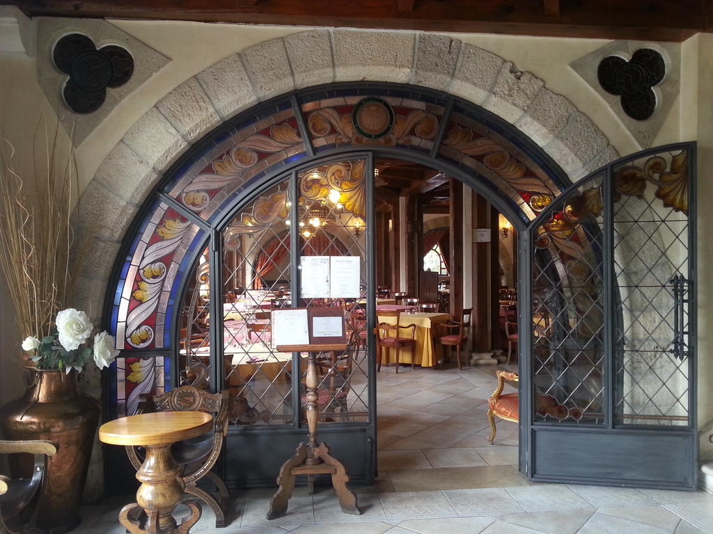 城堡餐厅酒店 奥尔米略德萨萨蒙 外观 照片