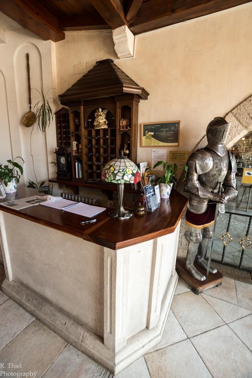 城堡餐厅酒店 奥尔米略德萨萨蒙 外观 照片
